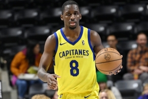 何方神圣！大卫-琼斯-加西亚半场10中8&amp;三分5中4轰22分4断！